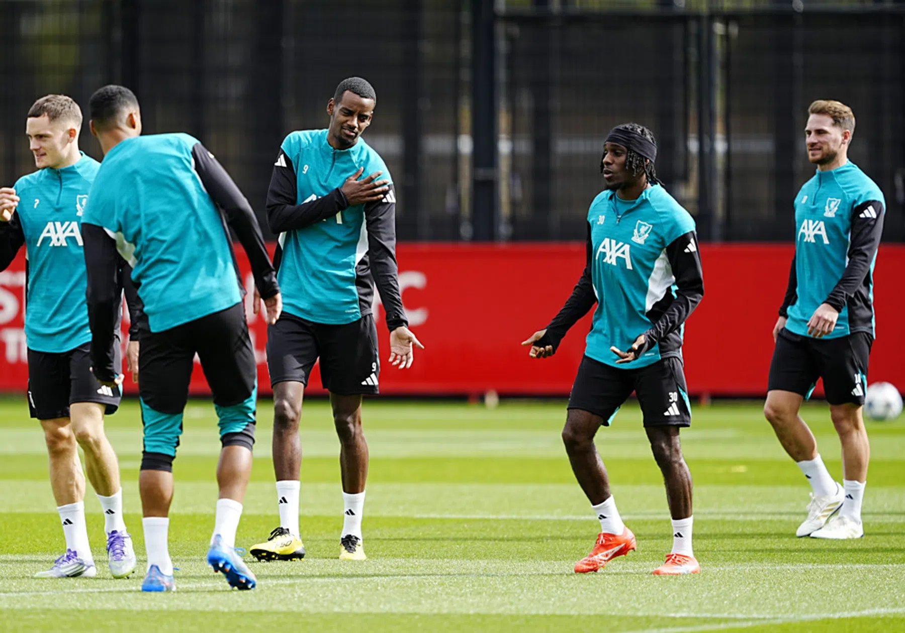 Slot is blij met terugkeer Isak en heeft goed nieuws over Frimpong