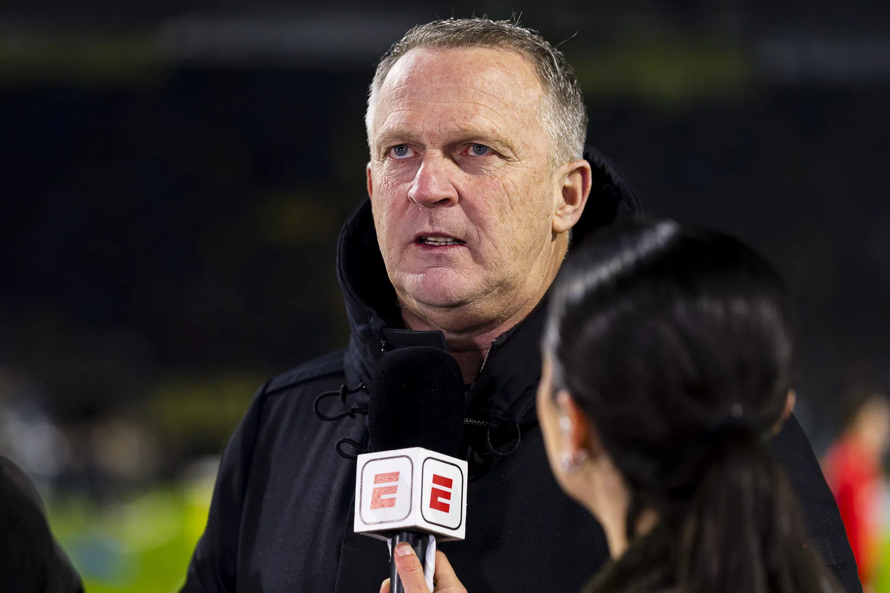 Waarom de contractverlenging van Van den Brom zo lang duurde