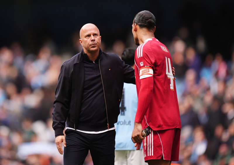 Engelse media stellen toekomst Slot ter discussie: 'Liverpool was zwak en futloos'