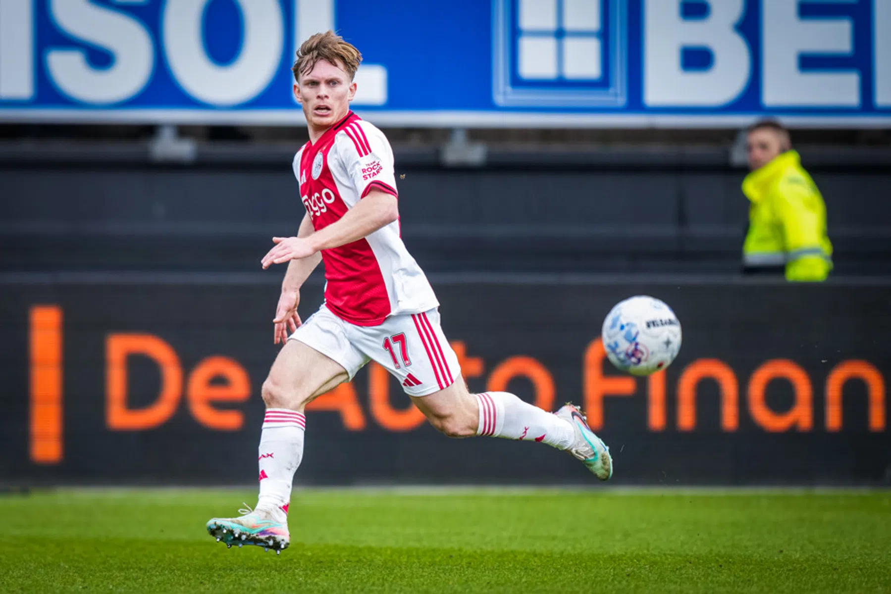 Ajax start verrassend met Edvardsen in thuisduel met FC Twente