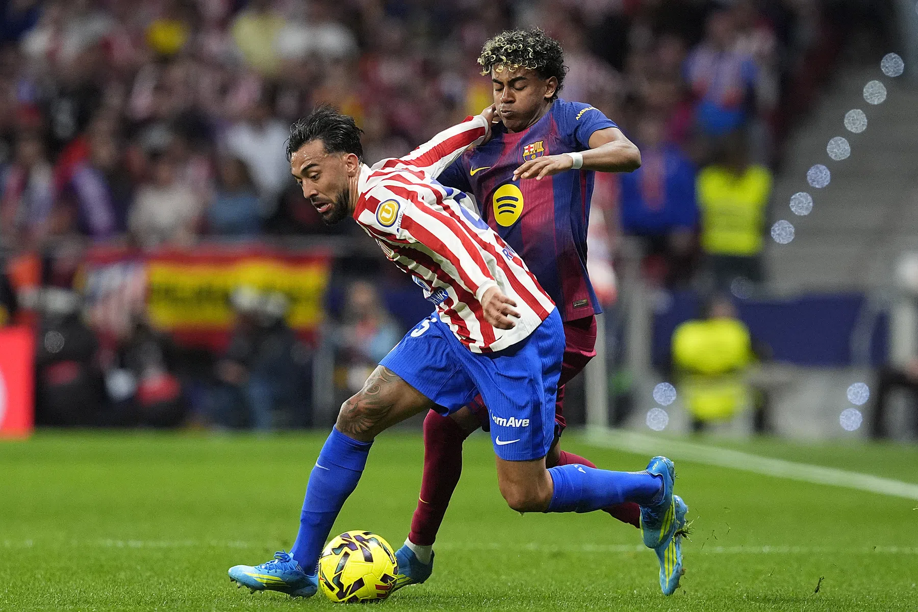 Barca krijgt tiental Atletico laat op de knieen bij start van 'drieluik'