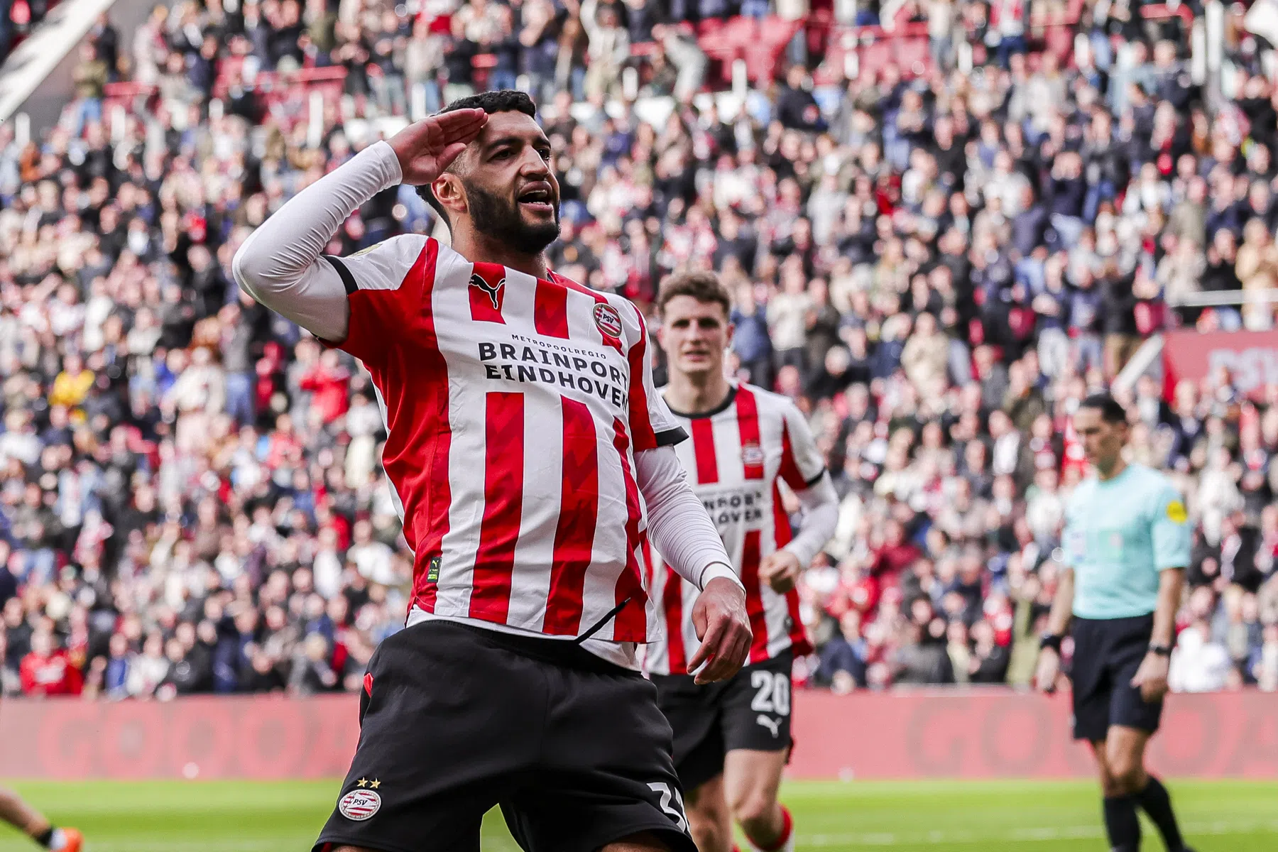 PSV neemt voorschot op landstitel met Saibari en Driouech als redders in nood
