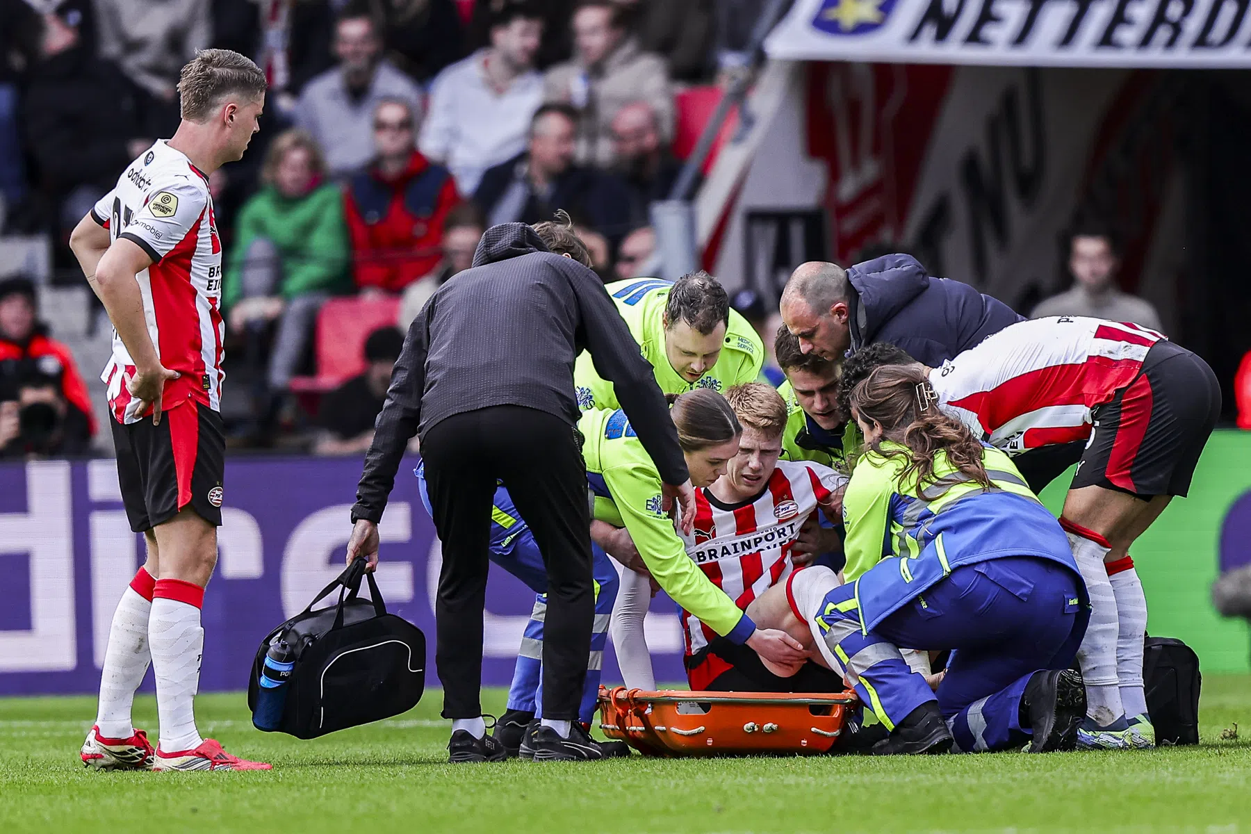 Feestvreugde bij PSV voelt dubbel door blessure Schouten: 'Verschrikkelijk'