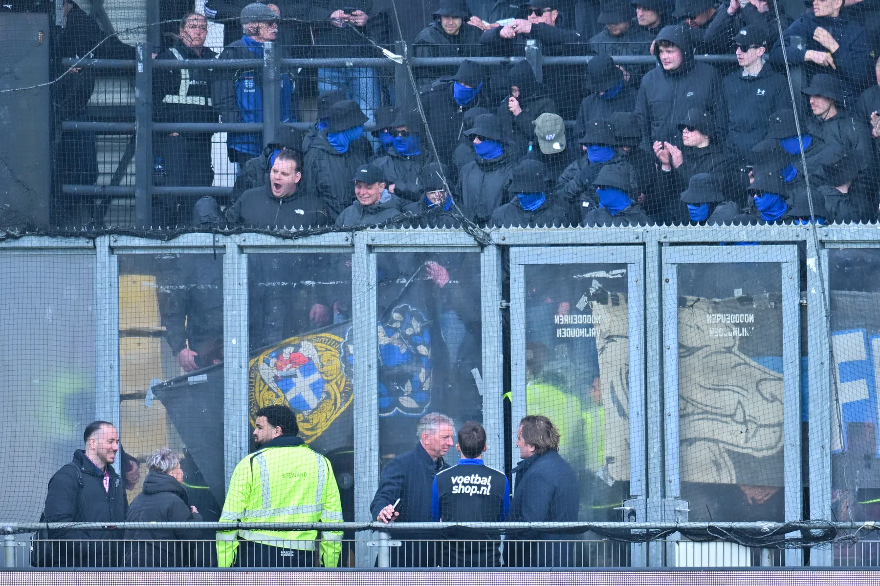 Hoe de hoop op een normale IJsselderby vervloog: 'Er leek een oplossing te komen'