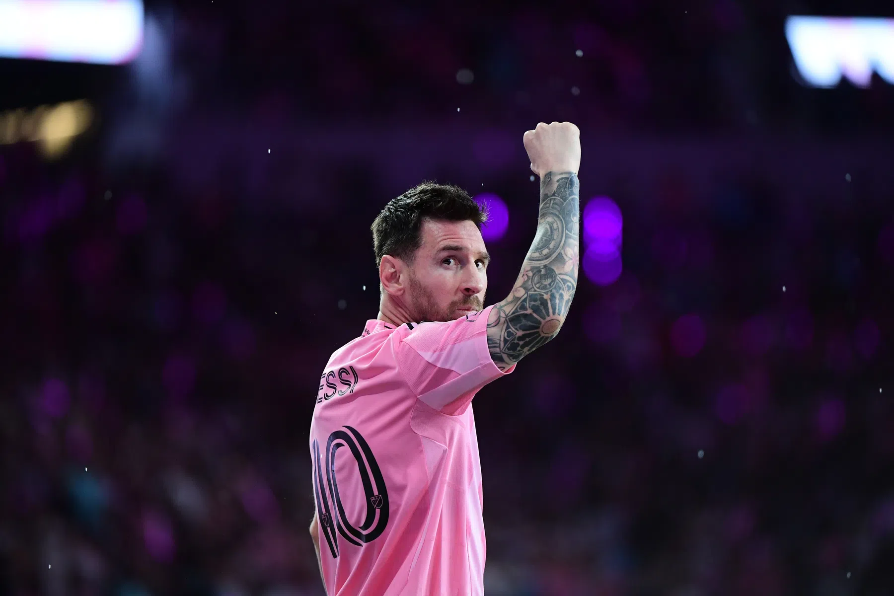 Messi schrijft met zeldzame kopbal geschiedenis voor Inter Miami