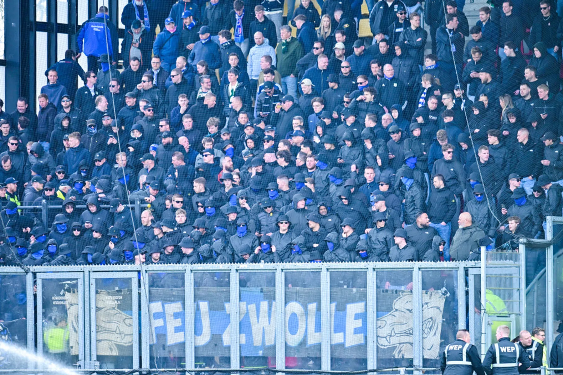 Uitfans zorgen voor uitstel bij derby tussen Go Ahead en PEC