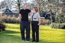 Thumbnail for article: Peter Bosz en grootste fan moeder Tiny: 'Ze is kritisch, hè'