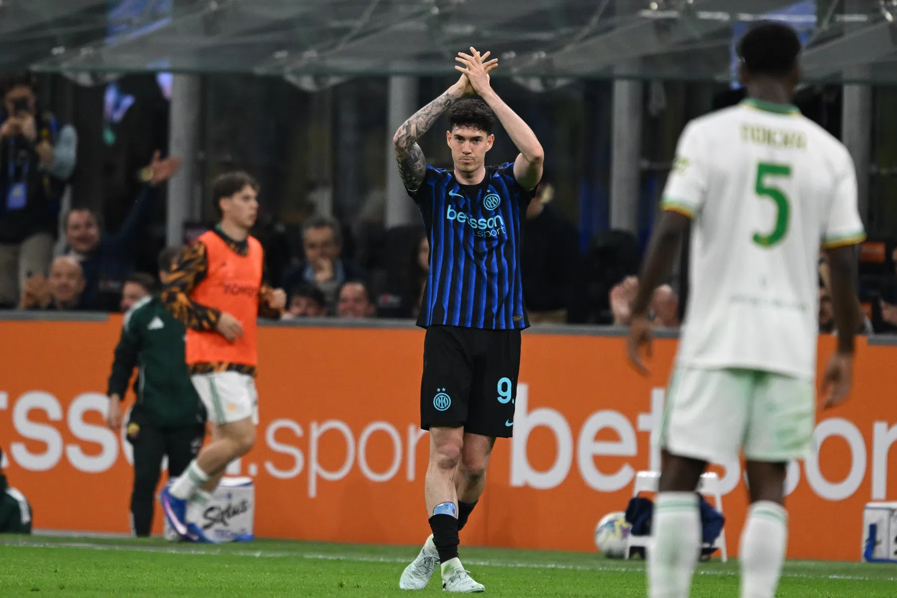 Emotionele avond voor Inter-duo na WK-drama: Bastoni krijgt steun na bedreigingen