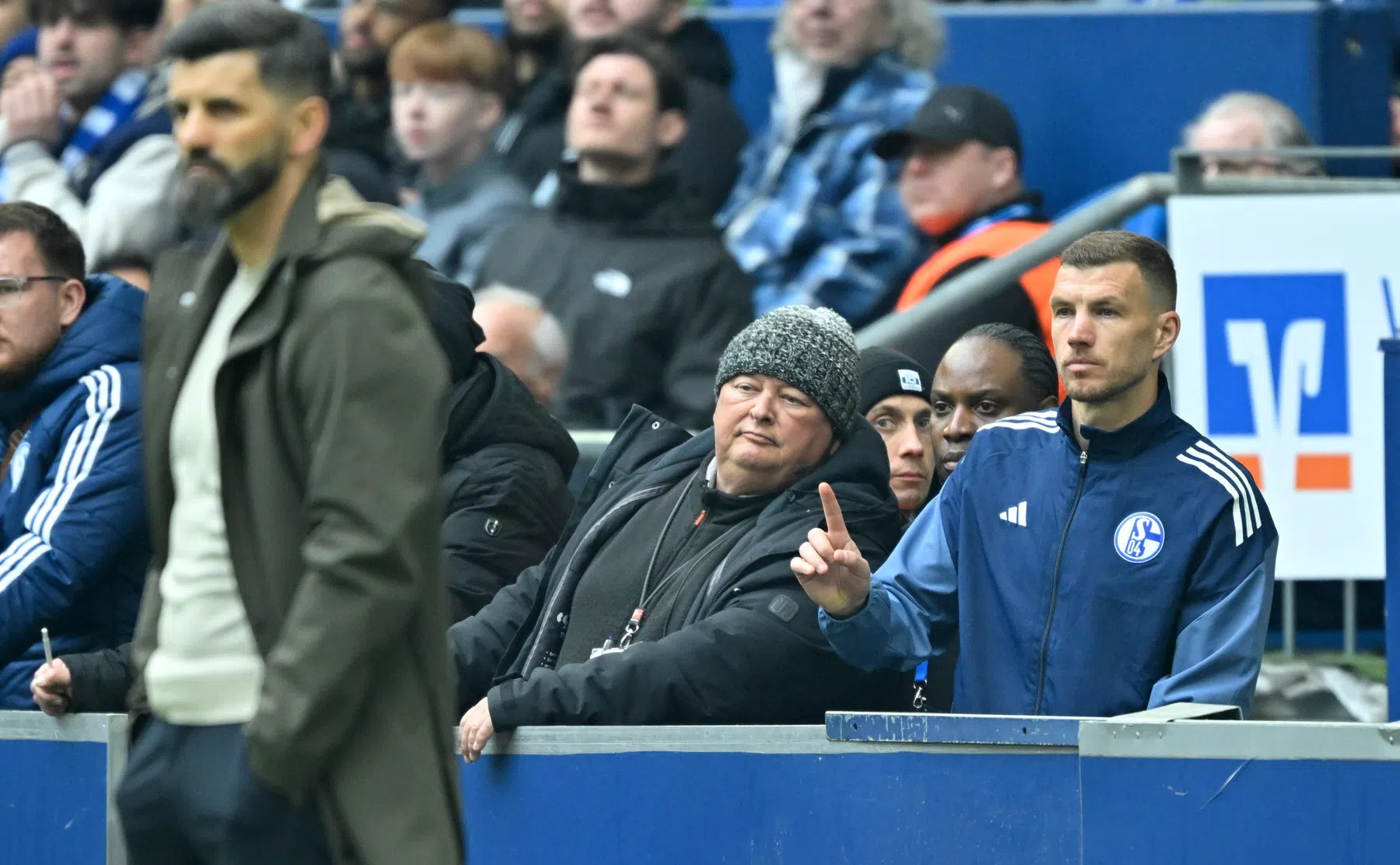 Zonder Dzeko dendert Schalke door richting Bundesliga-promotie