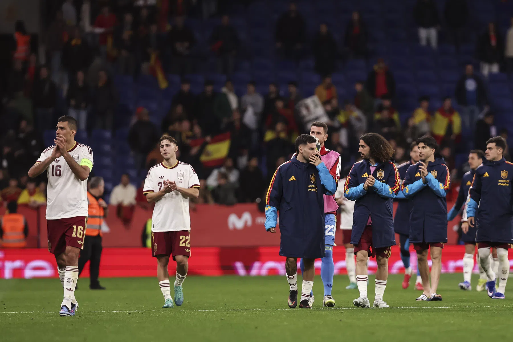 FIFA start onderzoek naar spreekkoren bij Spanje - Egypte