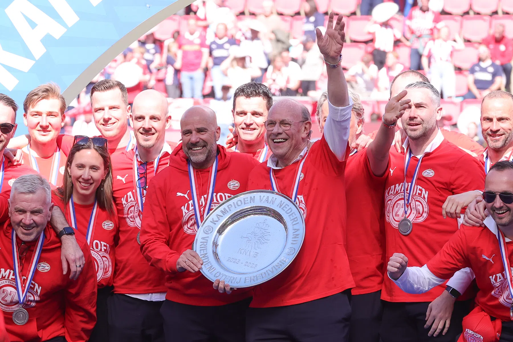 Bosz heeft 'geweldig feest' achter de rug: 'Ik heb lang niet zo'n hoofdpijn gehad'