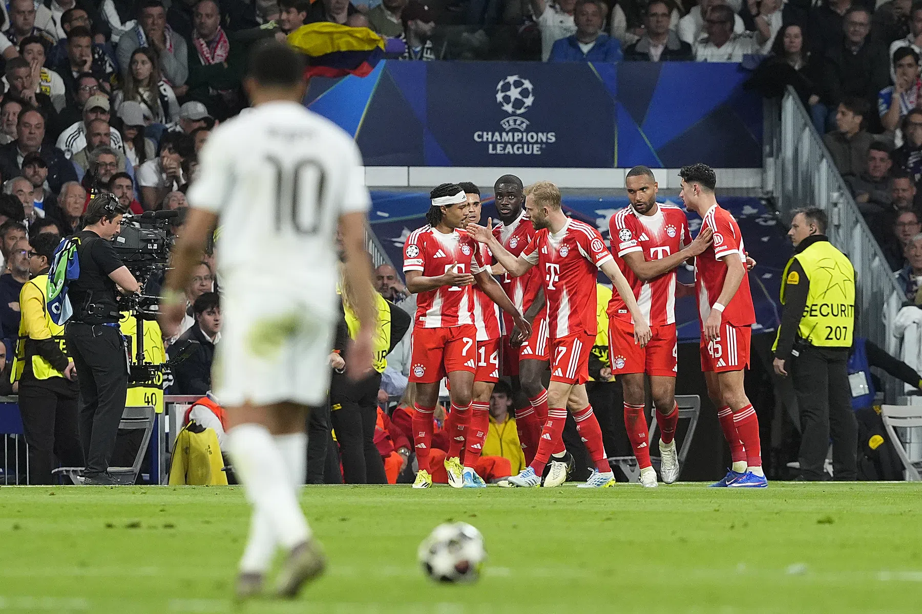 Real houdt hoop dankzij Mbappé na sterk optreden Bayern in Bernabéu