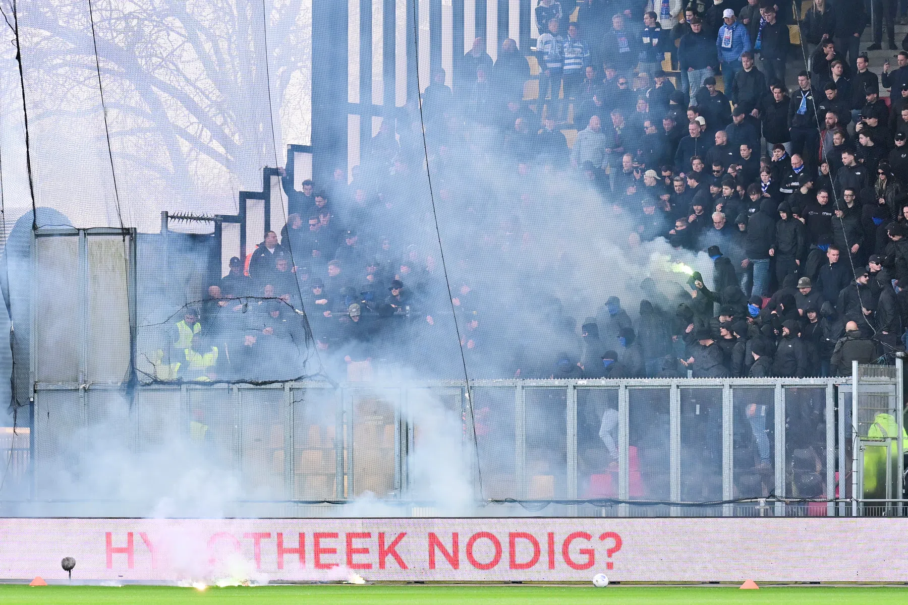 PEC probeert tientallen supporters op te sporen na misdragingen in Deventer