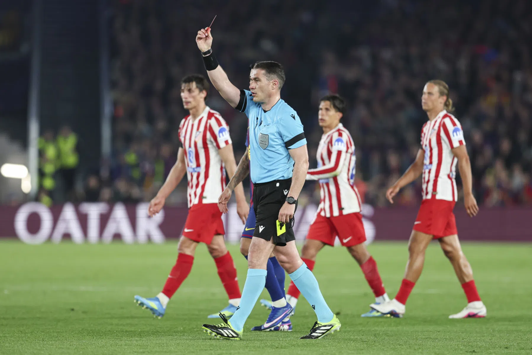 Woede bij Barca over arbitrage tegen Atletico: 'Dit is een schandaal!'