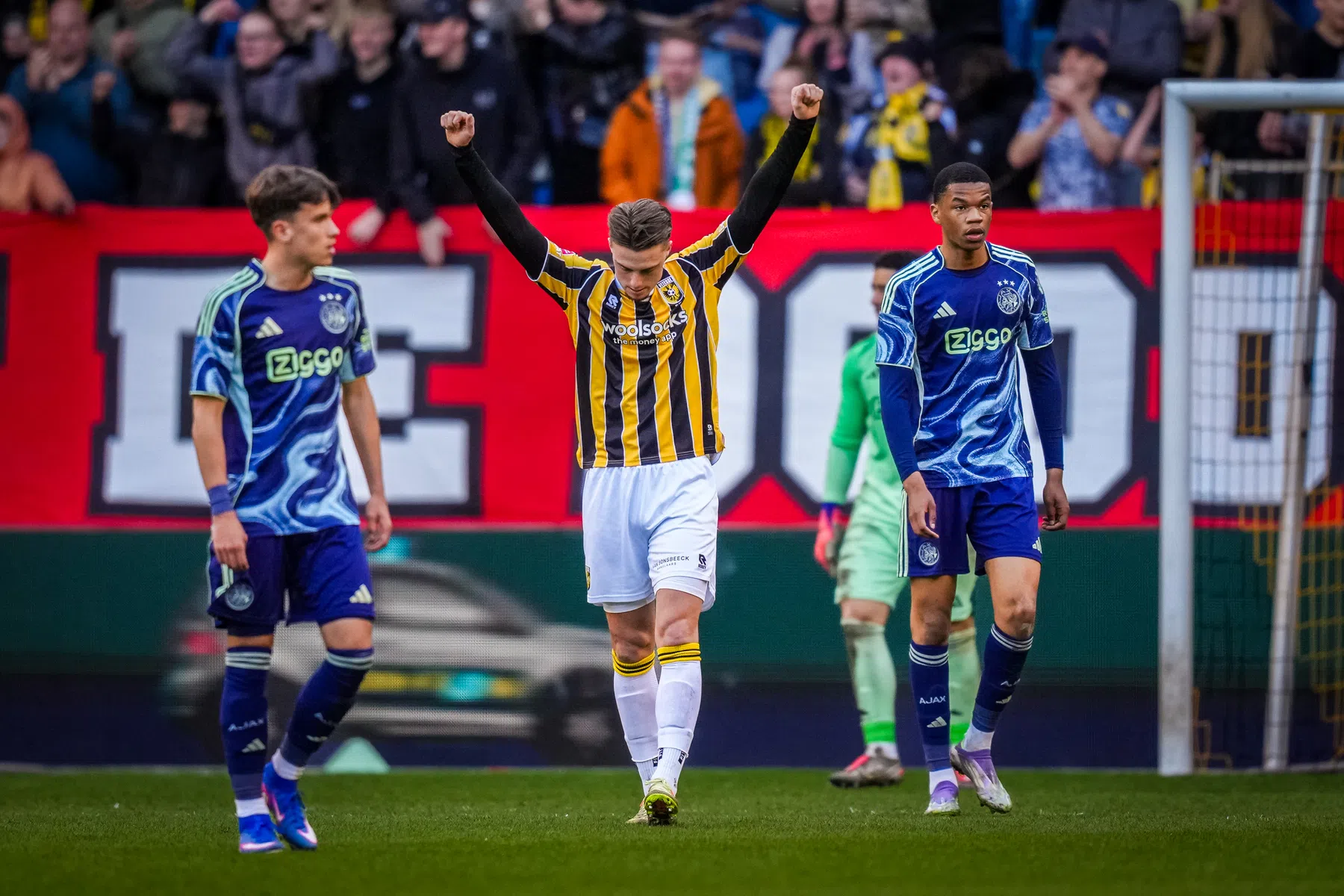 Contractverlenging voor trouwe Vitesse-aanvaller: 'Club voelt als thuis' 