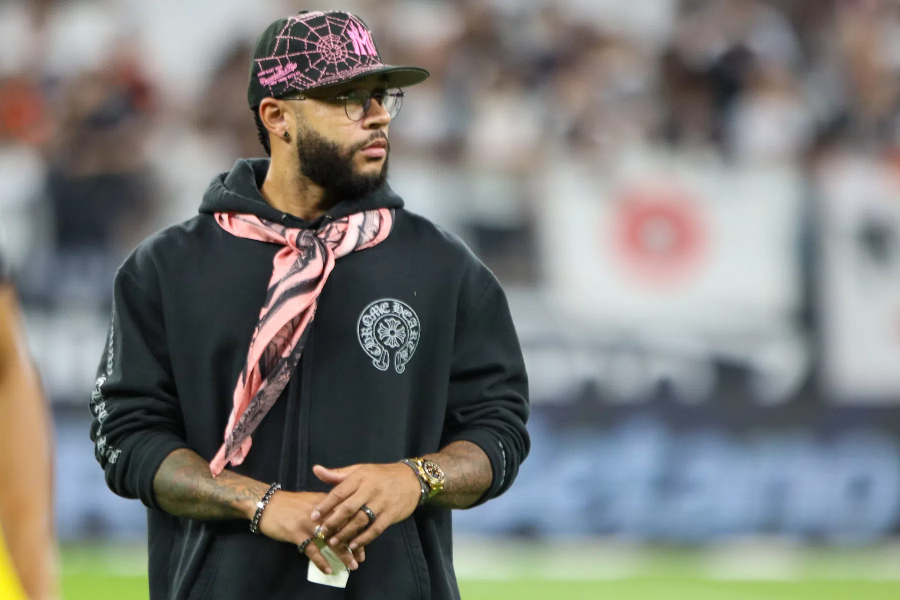 Memphis komt weg met waarschuwing na telefoongebruik op bank