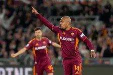 Hattrickheld Malen neemt AS Roma wéér bij de hand