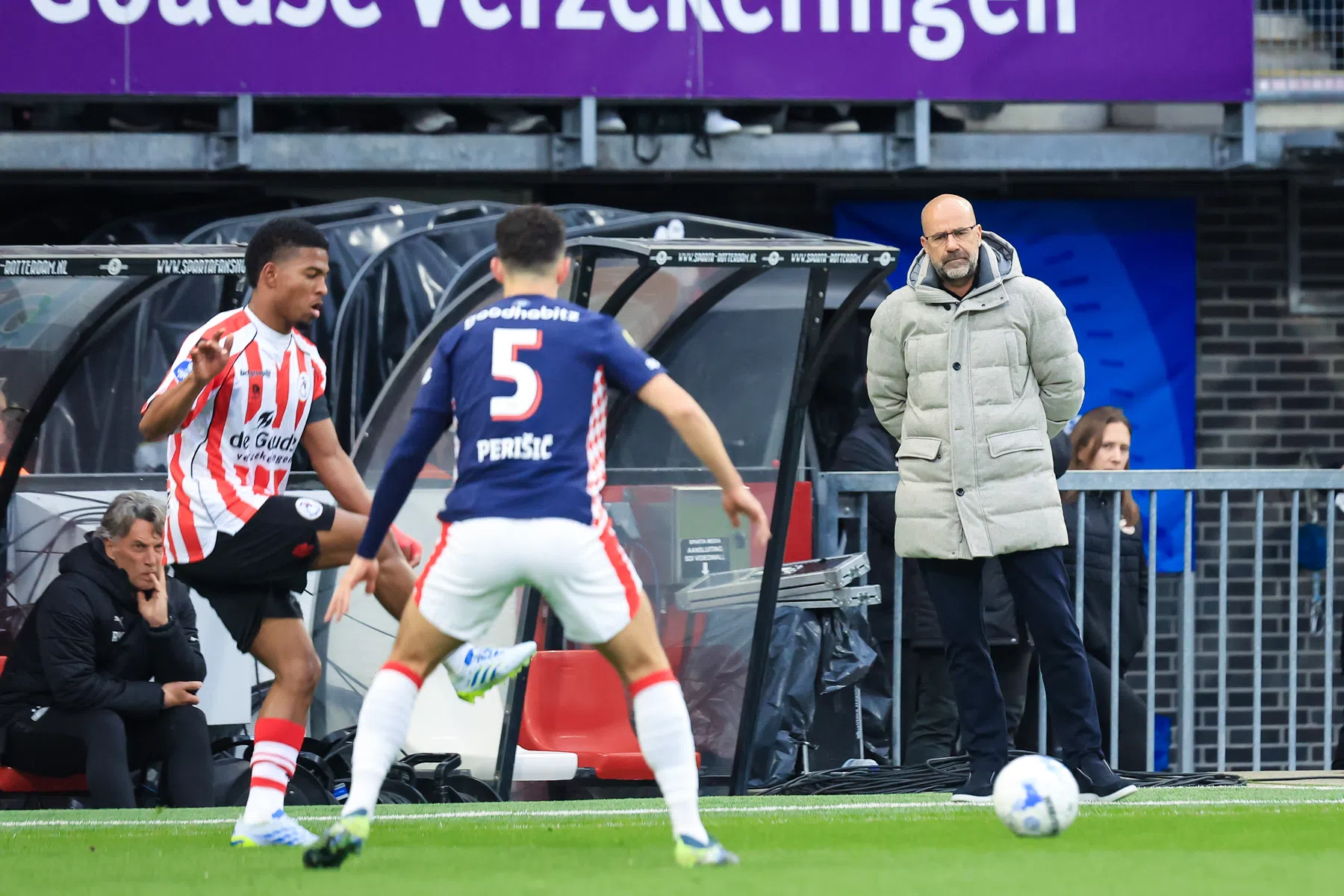 Bosz is af van 'bierbenen': 'Ik wilde er na zo'n week voor de jongens zijn'