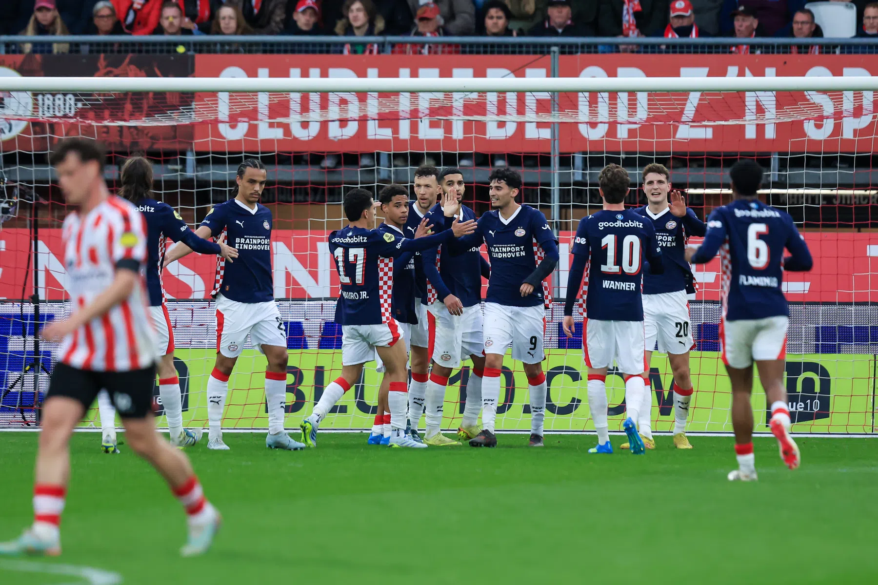 PSV sluit feestweek zonder te imponeren succesvol af tegen Sparta