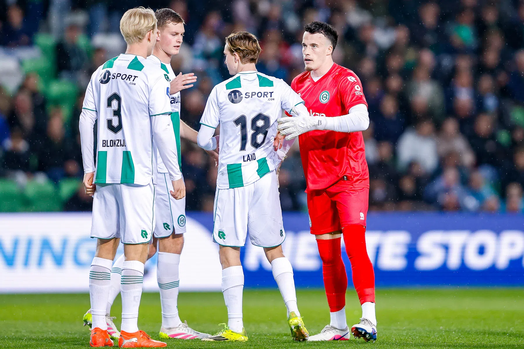 Vaessen keepte in tenue uit fanshop: 'Complimenten aan materiaalman Bert'