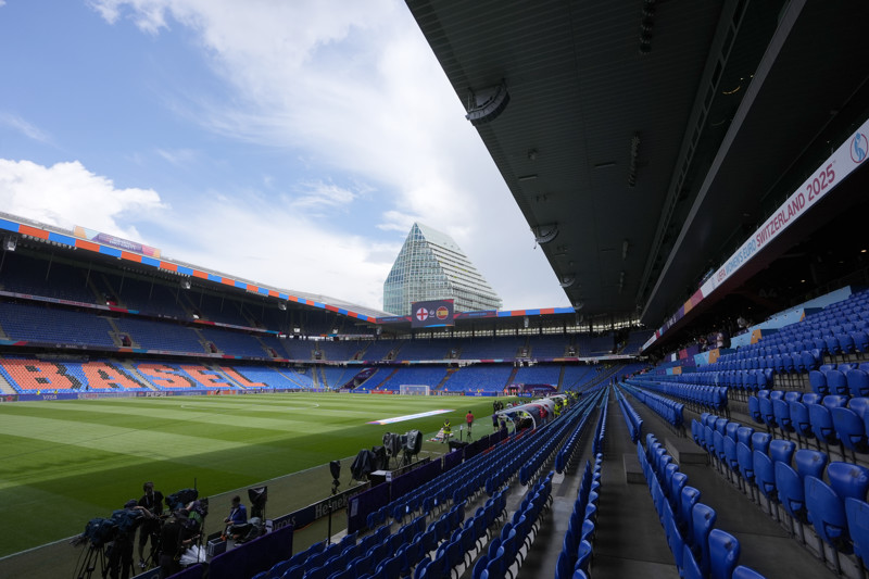 Zwitserse topper uitgesteld wegens brand in stadion FC Basel