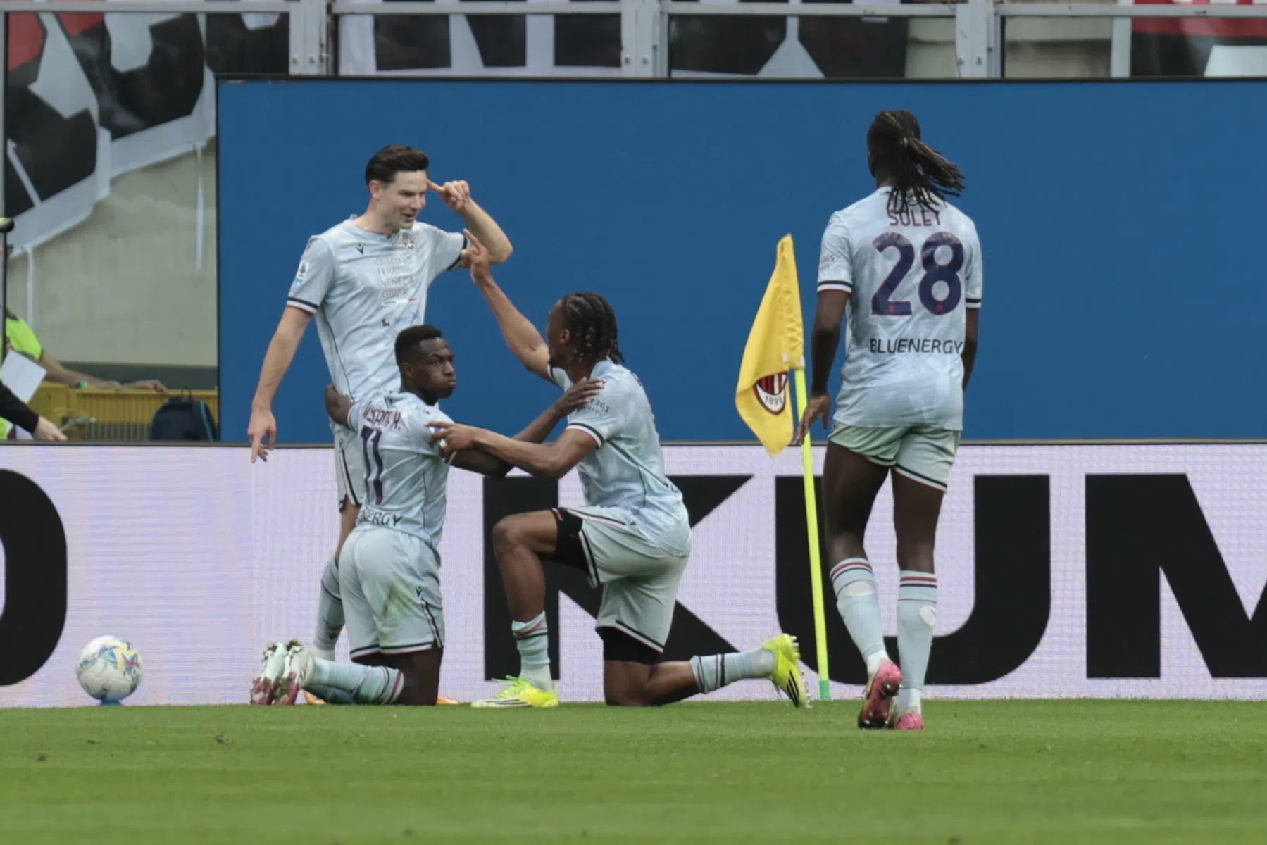 Ekkelenkamp bezorgt Milan pijnlijke thuisnederlaag