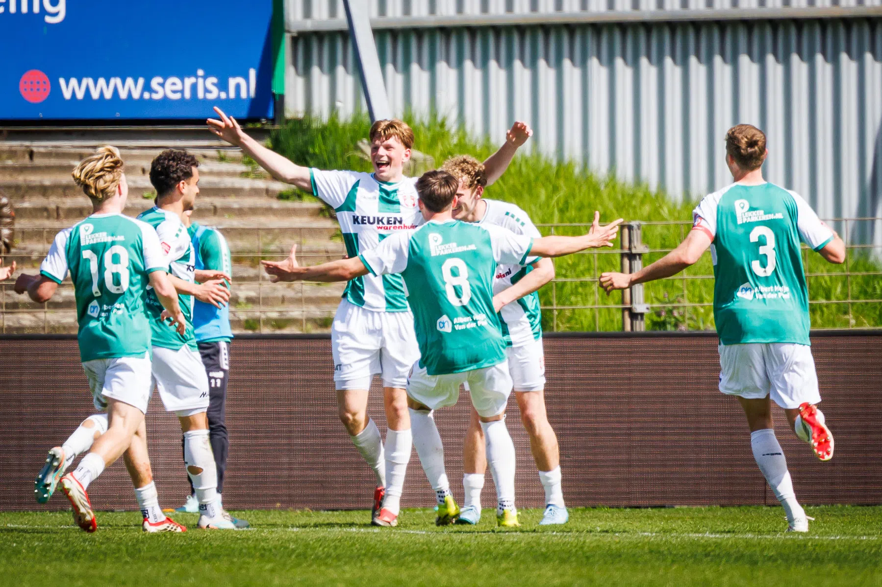 Champagnebenen doen kampioen ADO de das om: primeur Feyenoord-huurling Plug
