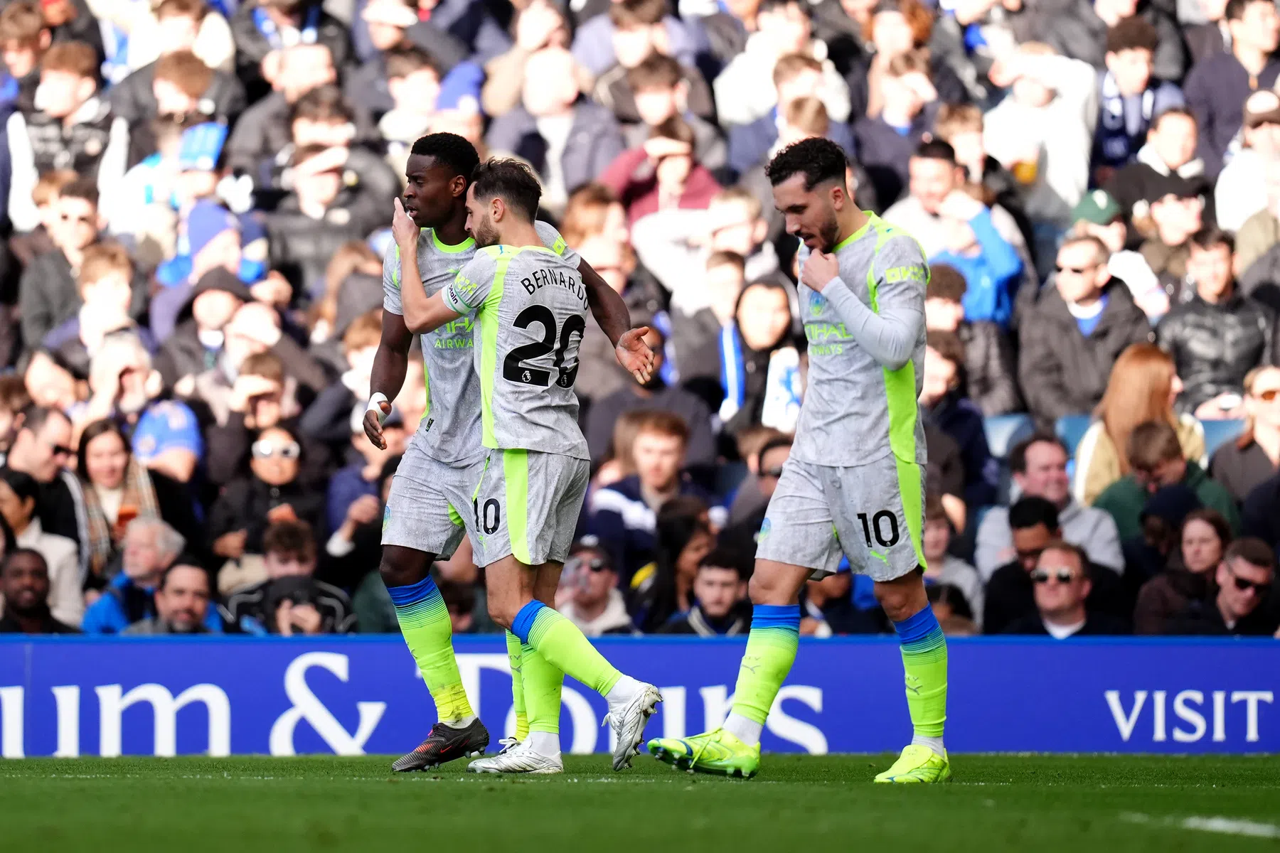 Man City rekent af met Chelsea en brengt Arsenal aan het zweten