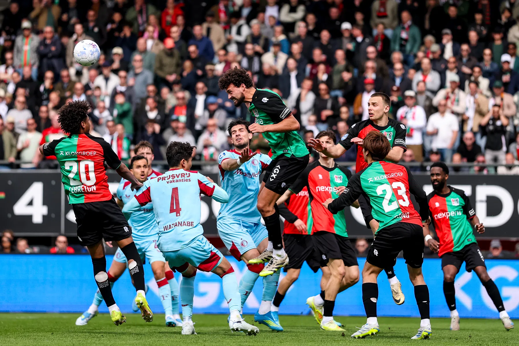 Van Hanegem over Sandler-situatie: 'Tegen tien wint Feyenoord ook niet zomaar'