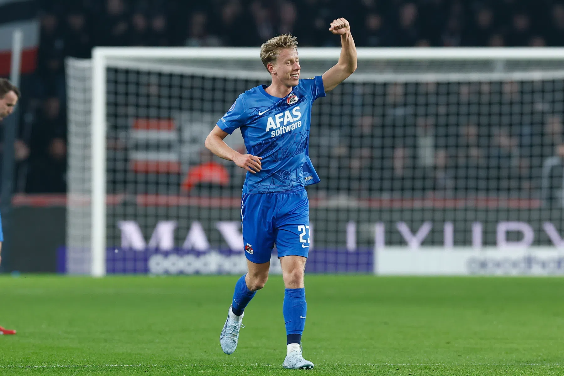 Dubbel feest voor AZ-talent Van Duijl