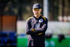 Thumbnail for article: Oranje-bondscoach Veurink waarschuwt: 'Het gaat een keer de verkeerde kant op'