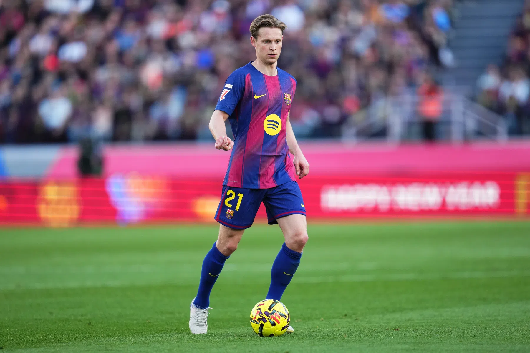 De Jong evenaart Cocu als Nederlander met meeste duels voor Barcelona