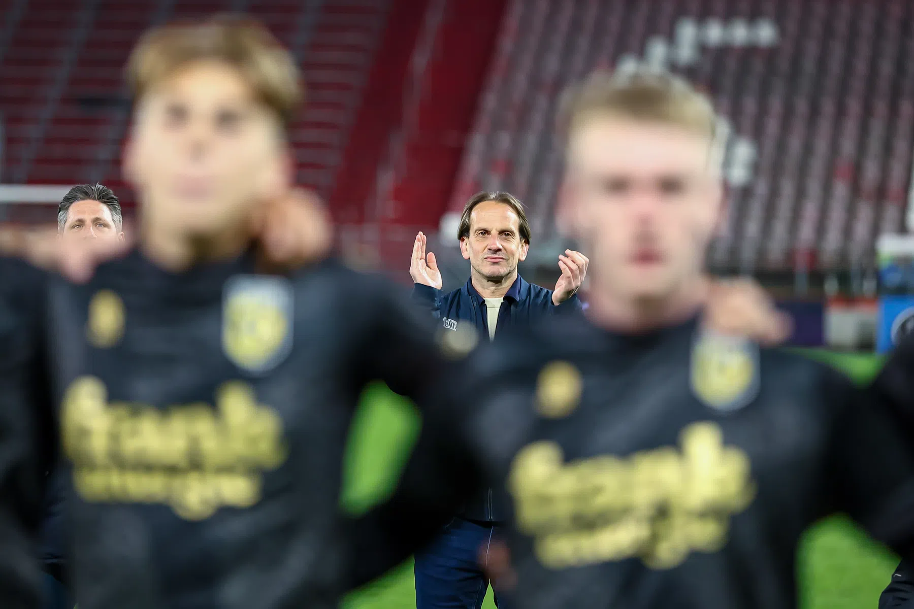 Jeugdopleiding trekt Vitesse uit dal: 'Weet soms niet waar ze ze vandaan halen'
