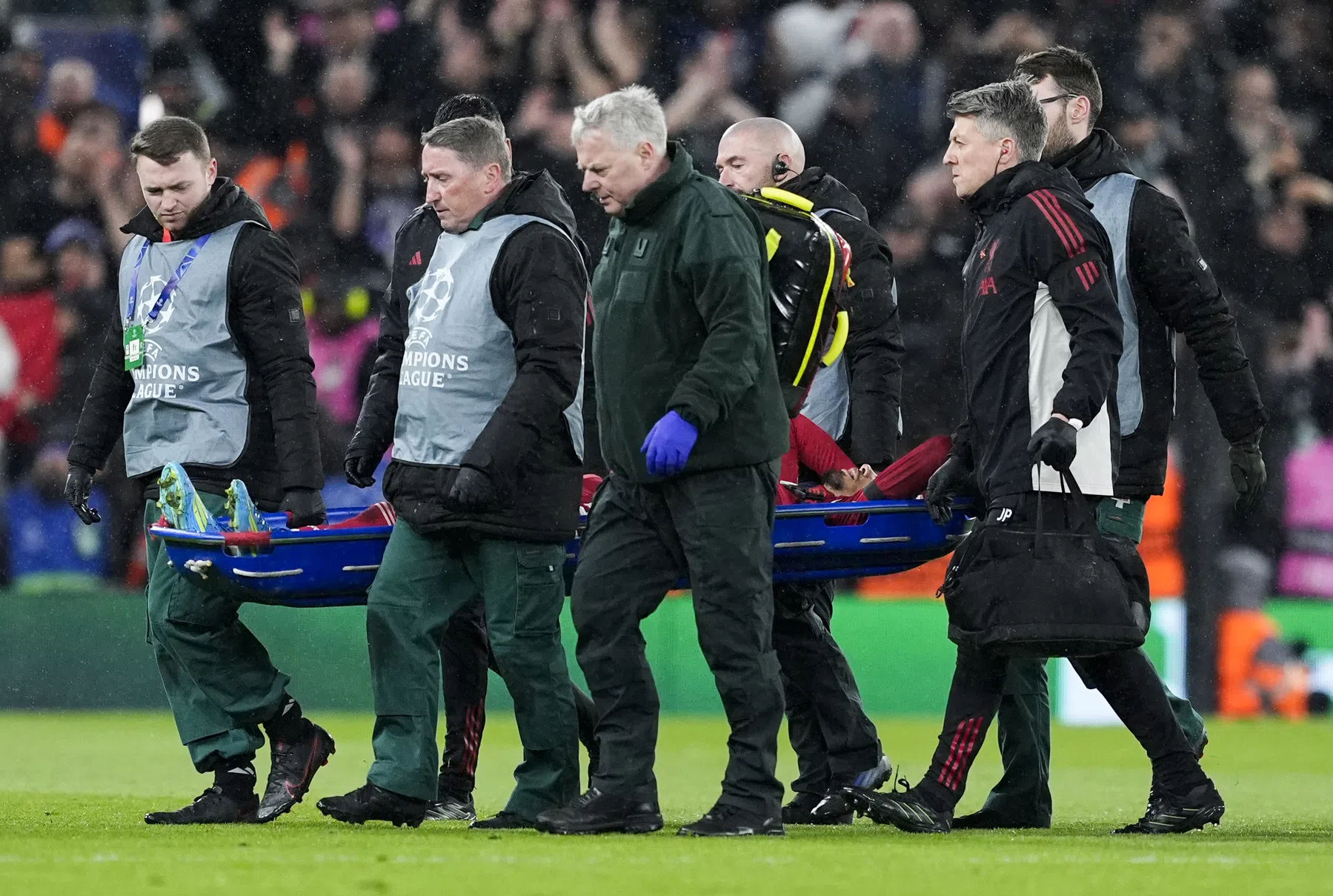 Liverpool bevestigt zware blessure Ekitiké, mogelijk zelfs al einde van 2026