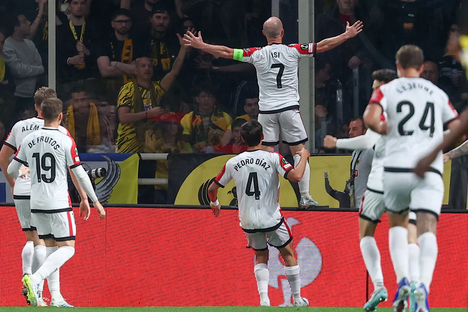 Rayo, Palace en Strasbourg debuteren in Europese halve finale