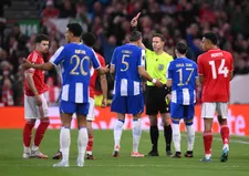 Makkelie leidt met rode kaart aftocht Farioli in, Villa dendert door