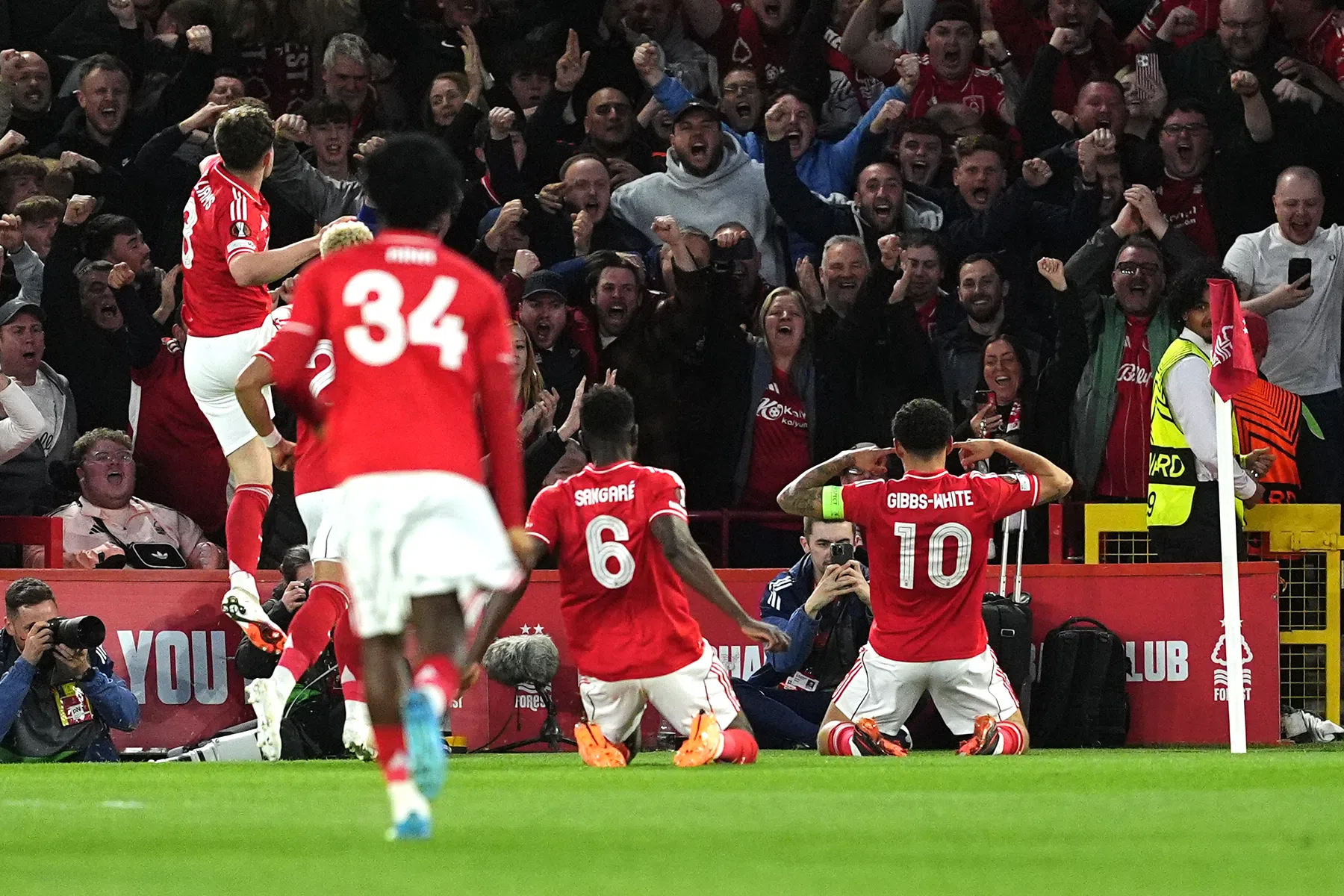 Forest in spagaat: dromen van Champions League, vrezen voor Championship