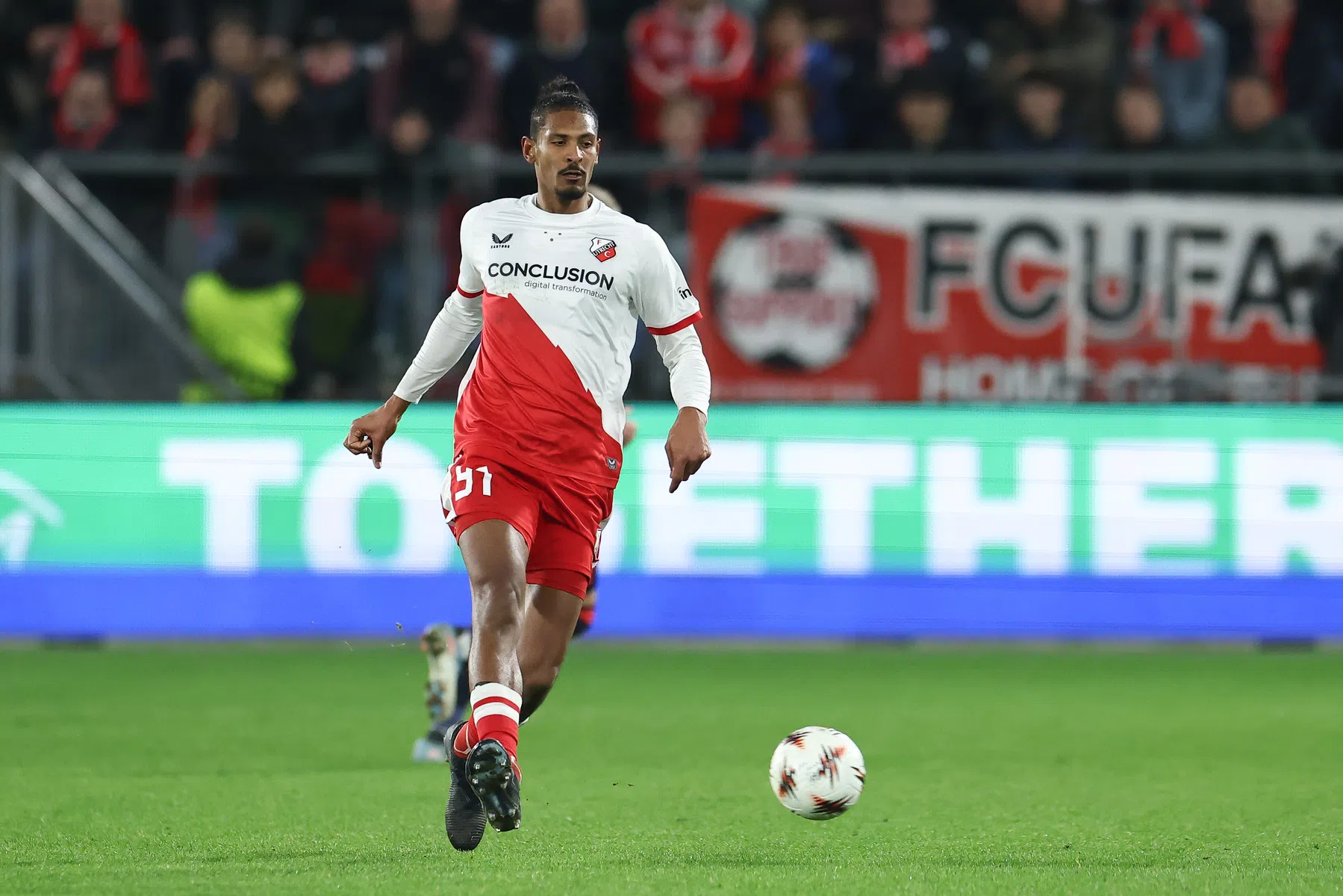 Haller trefzeker in overtuigende oefenzege FC Utrecht
