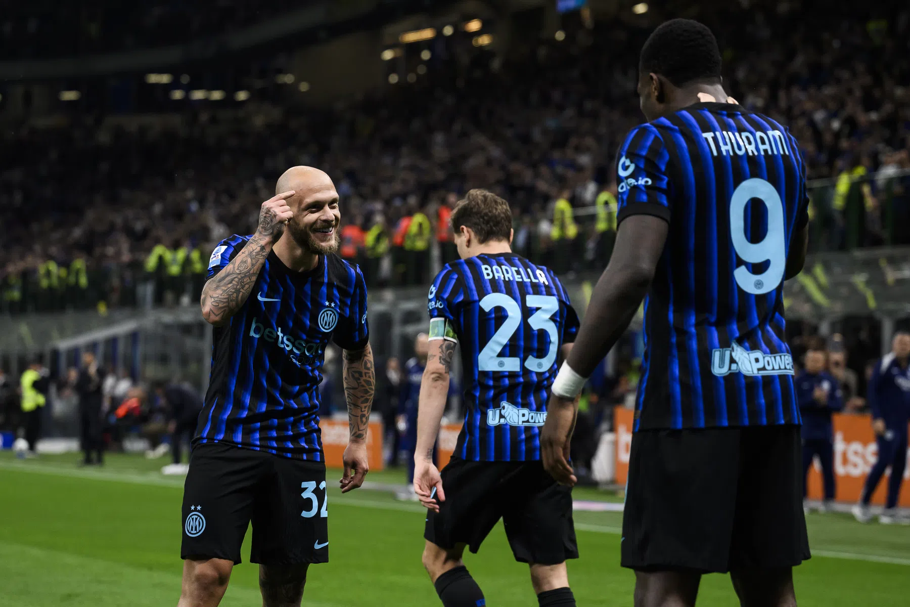 Gave statistiek Dimarco en assist Dumfries bij winnend Inter, Como glijdt uit