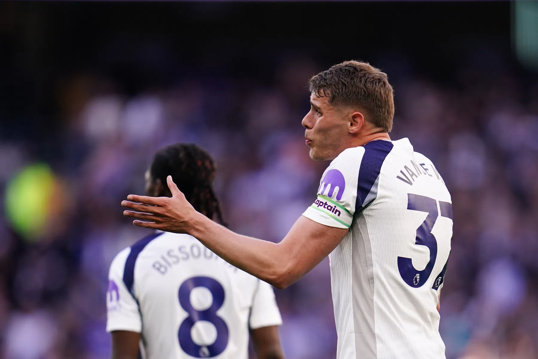 Van Hecke maakt fout goed en dompelt Spurs met late assist in rouw