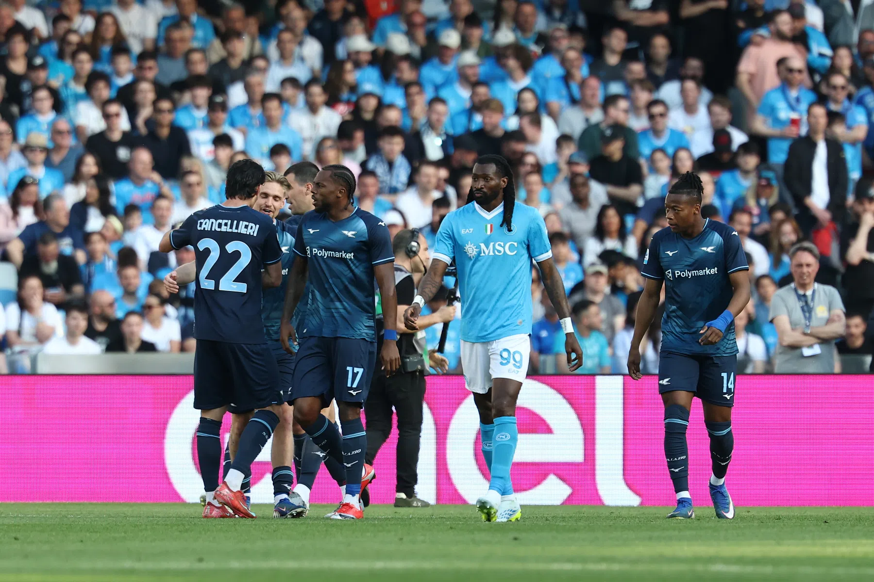 Lazio stunt in Napels met hoofdrollen voor Taylor en Noslin
