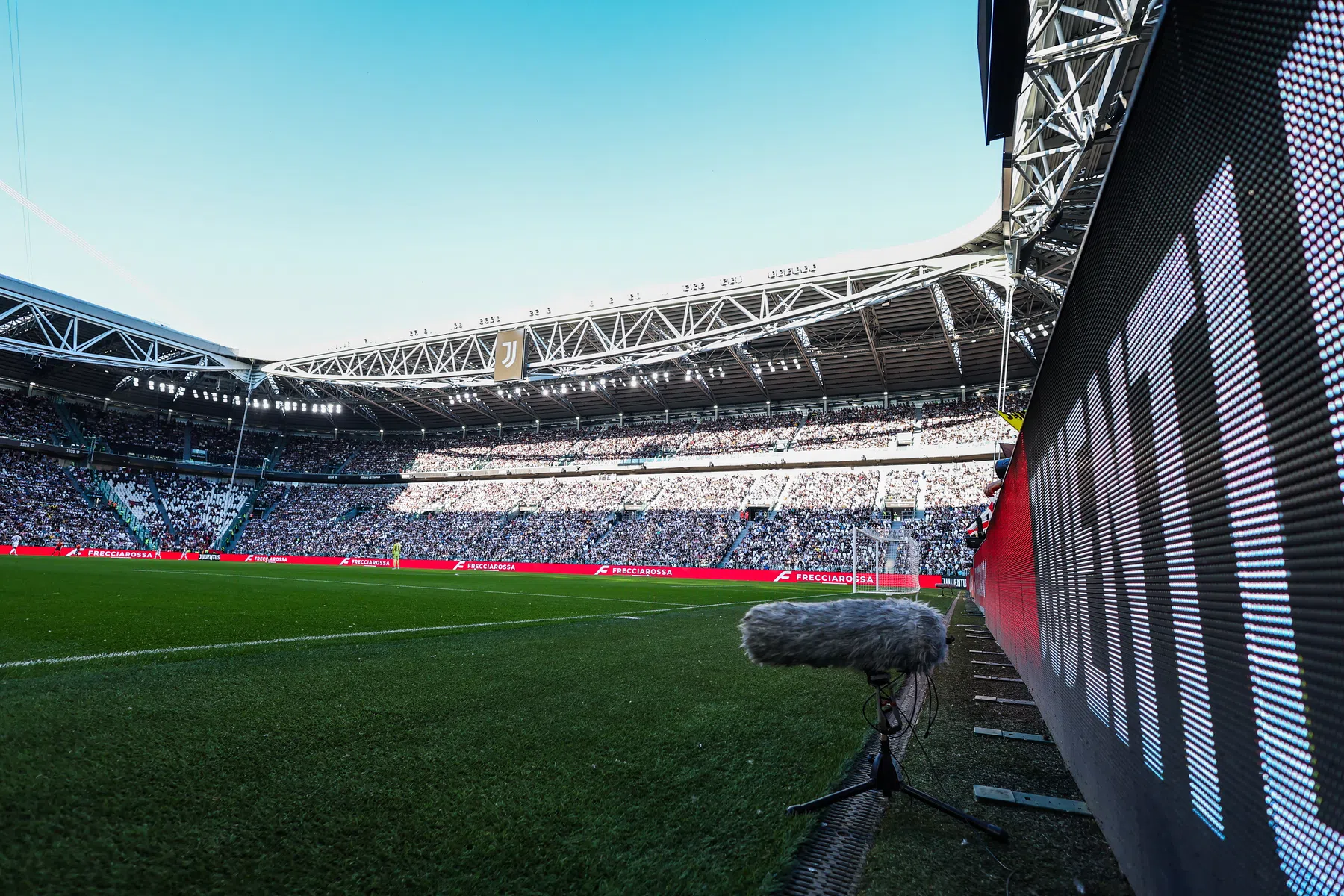 UEFA waarschuwt Italië: mogelijk geen Milaan en Napels als gaststeden voor EK 2032