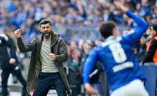 Schalke freewheelt langs hekkensluiter op weg naar Tweede Bundesliga-titel