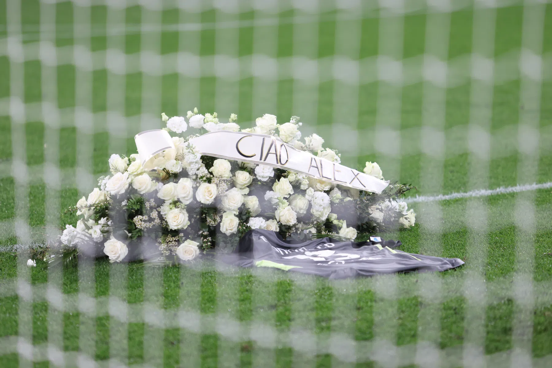Eerst een emotioneel eerbetoon, daarna belangrijke zege voor Juventus