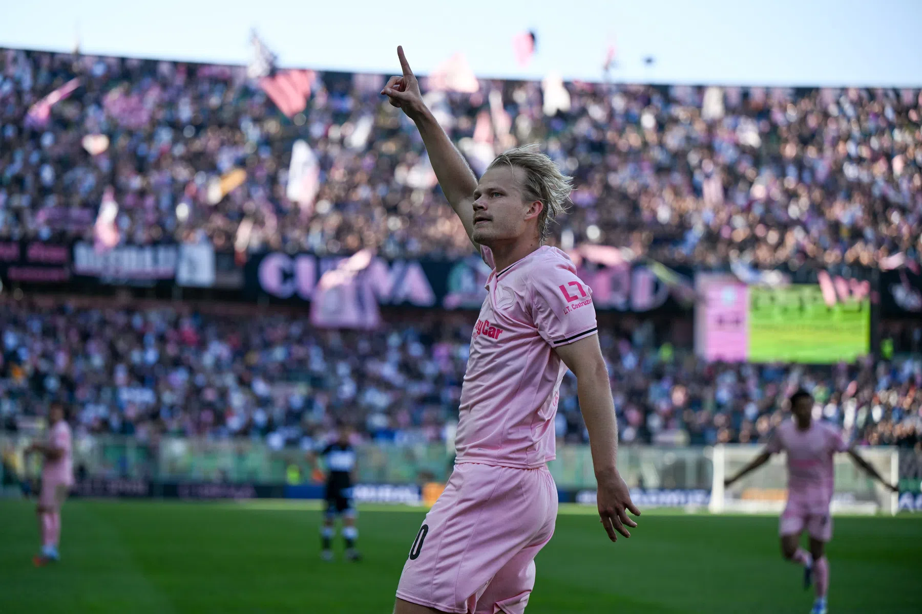 Springlevend Palermo klopt ploeg van Ashley Cole en blijft hunkeren naar Serie A