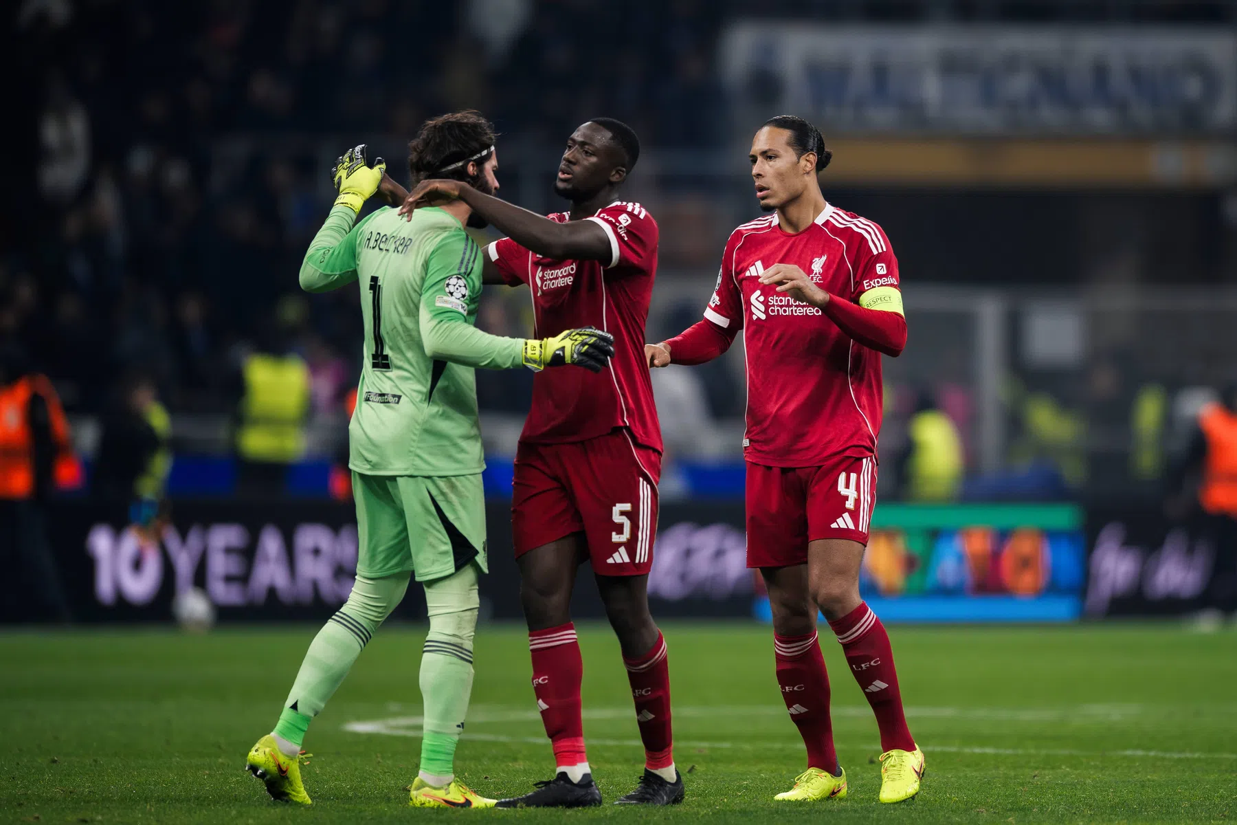 Vaste partner van Van Dijk stelt Liverpool-aanhang gerust