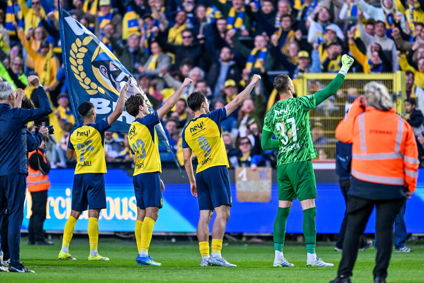 Toegezongen Scherpen redt Union in topper tegen Club Brugge, koploper blijft koel