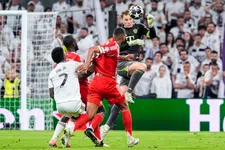 Thumbnail for article: De onverzadigbare honger van een Bayern-reus: Neuer (40) gaat op voor treble drie