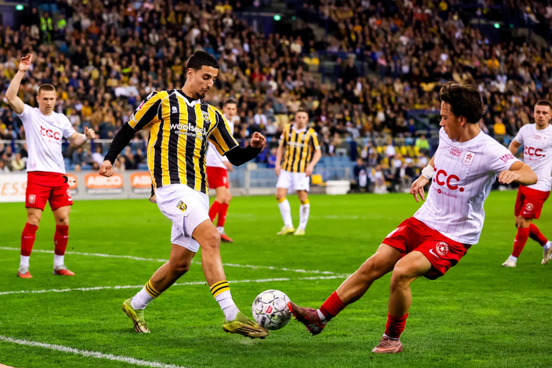 Vitesse koestert herrijzenis, maar overname blijft onzeker