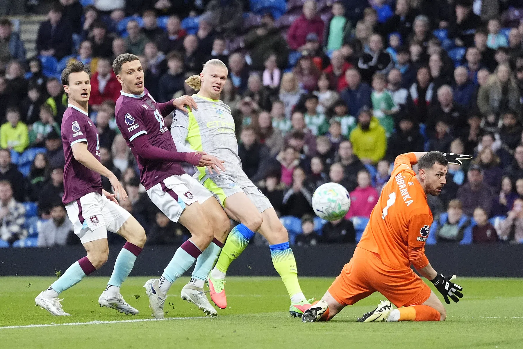 Man City grijpt koppositie en veroordeelt Hartman en Flemming tot degradatie